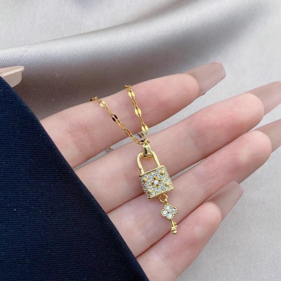 18K Gold "Unlock My Heart" Luxury Inspired Necklace - Picture 11 of 12